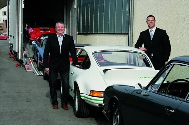 Die ersten Exponate für das neue Porsche-Museum werden in Zwingenberg verladen.